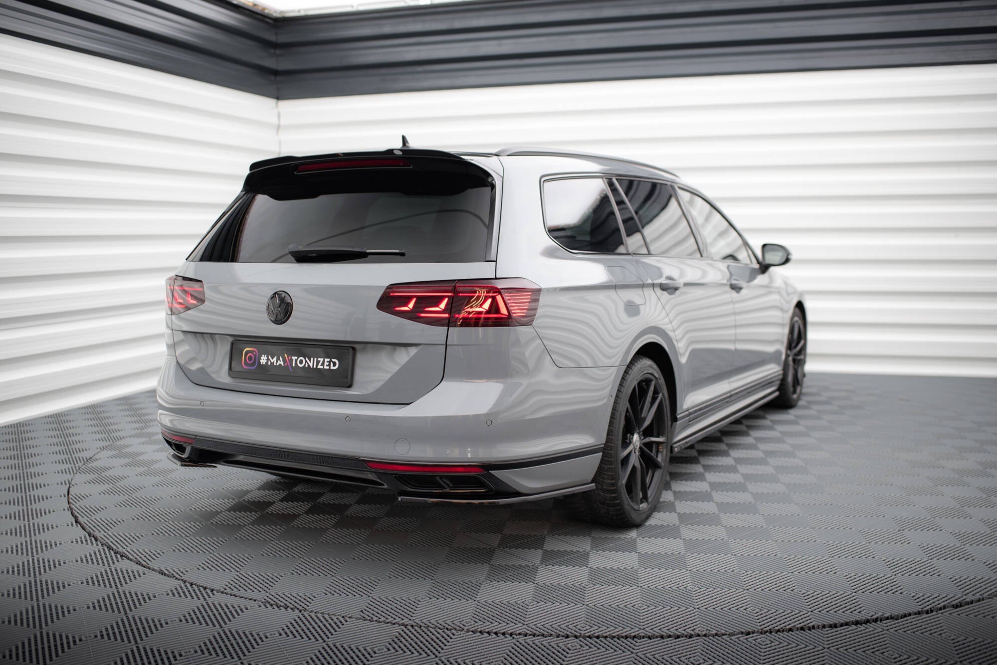 Splitters laterales traseros Volkswagen Passat R-Line B8 Facelift