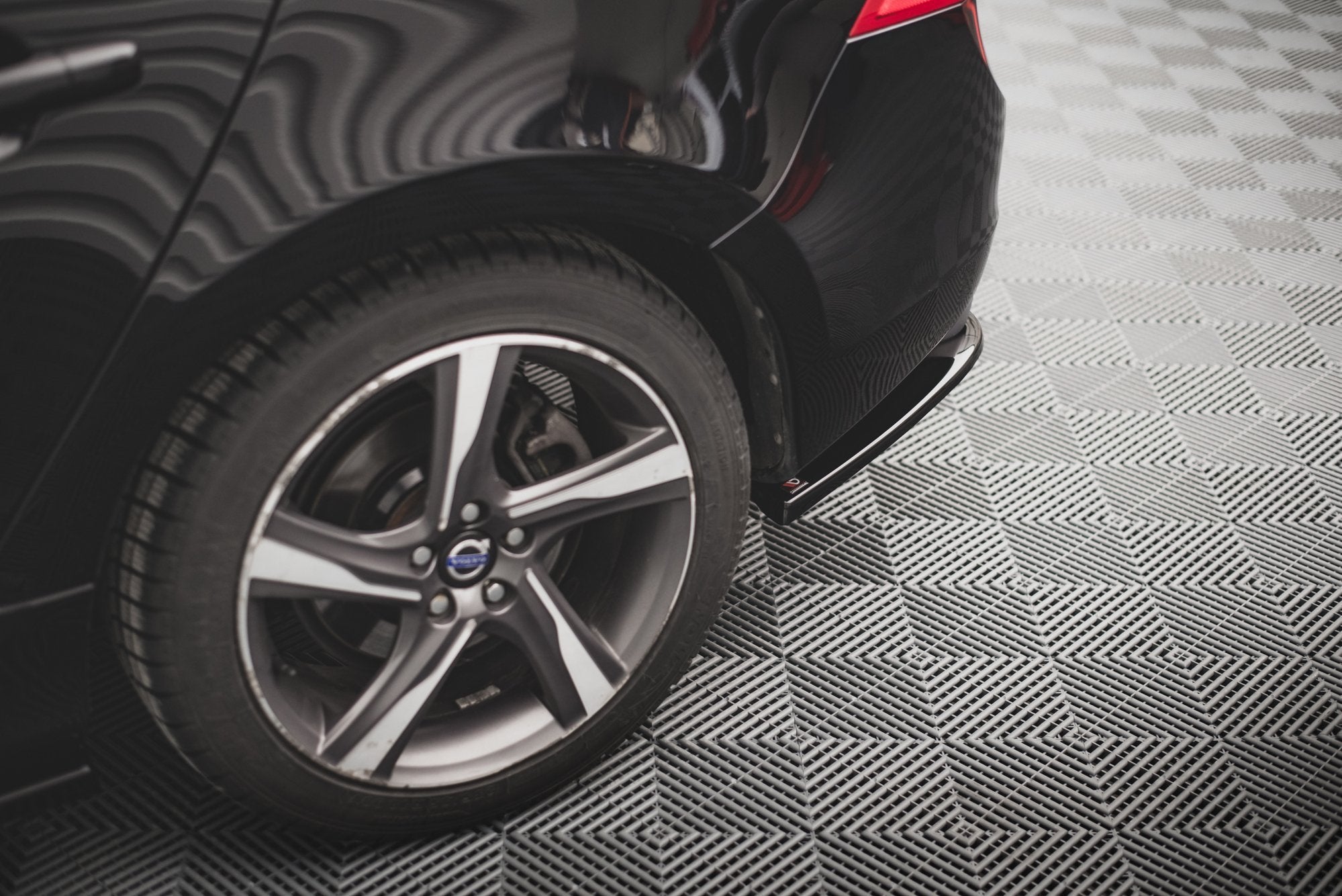 Splitters laterales traseros Volvo S60 R-Design Mk2 Facelift