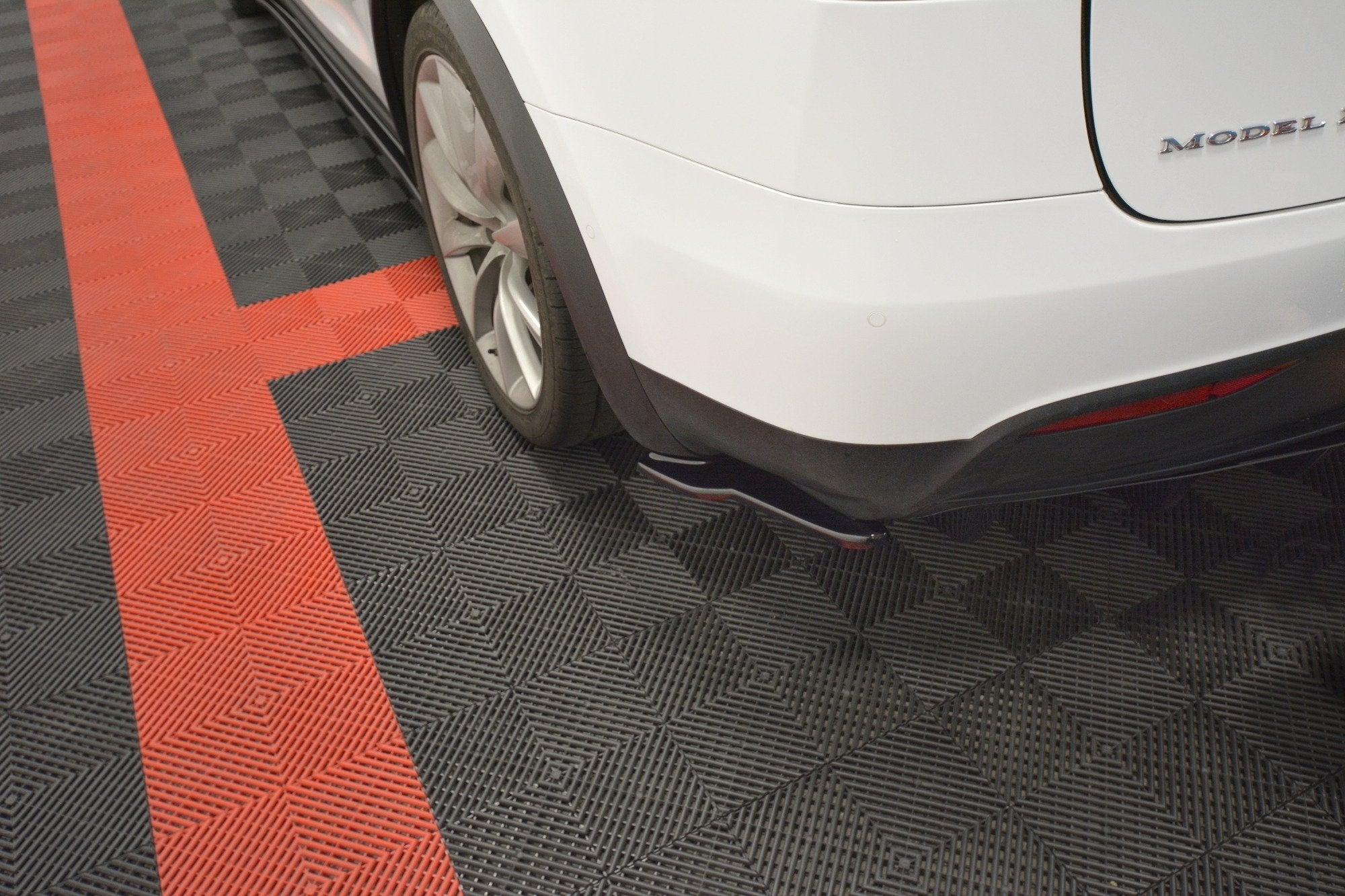 Splitters laterales traseros V.2 Tesla Model X Mk1 2015-2021