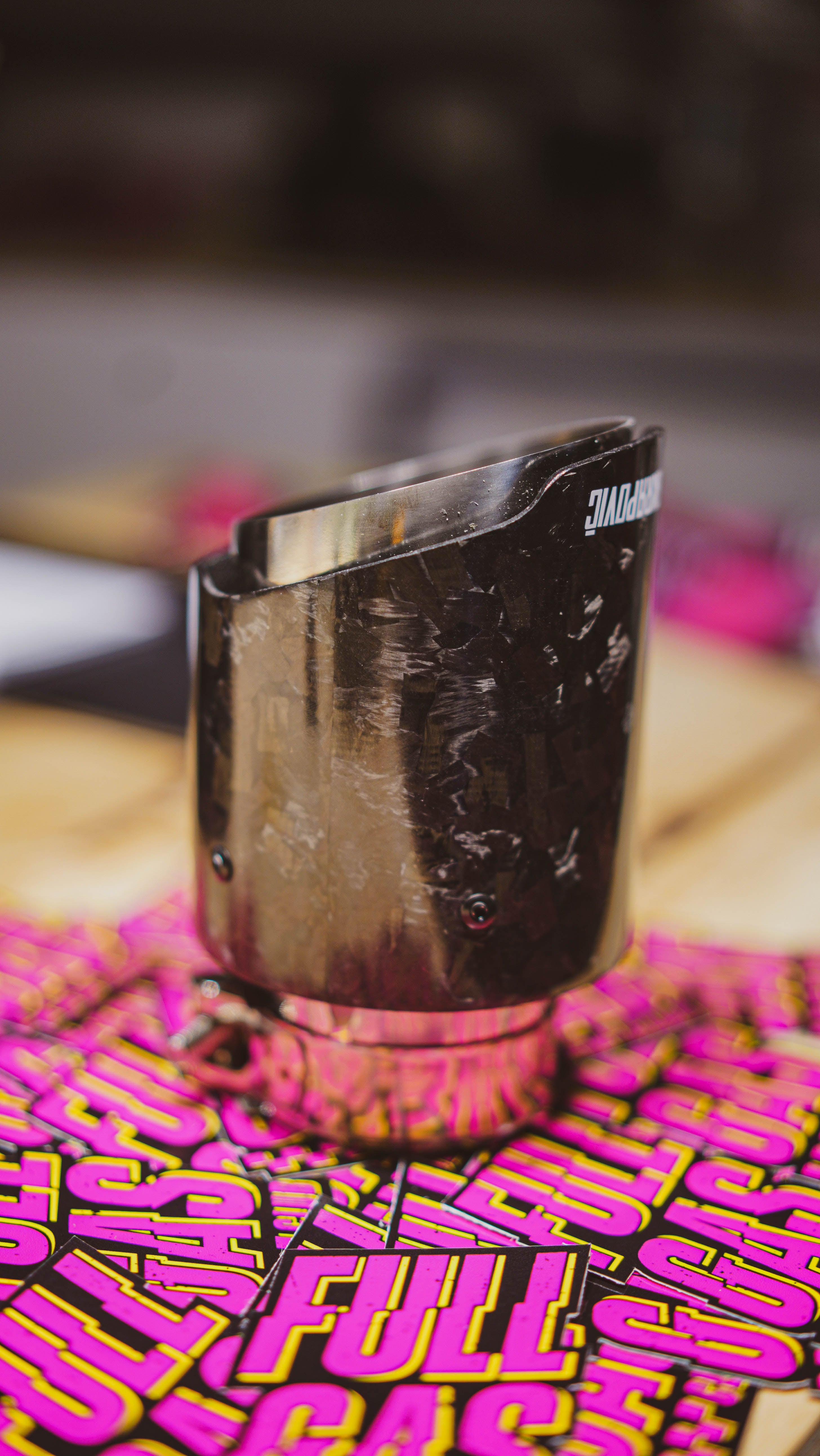 COLA DE ESCAPE 101mm CARBONO FORJADO