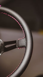 VOLANTE DESPLAZADO BORDADO ROSA PIEL SEMIPERFORADA 70mm - FULL GAS